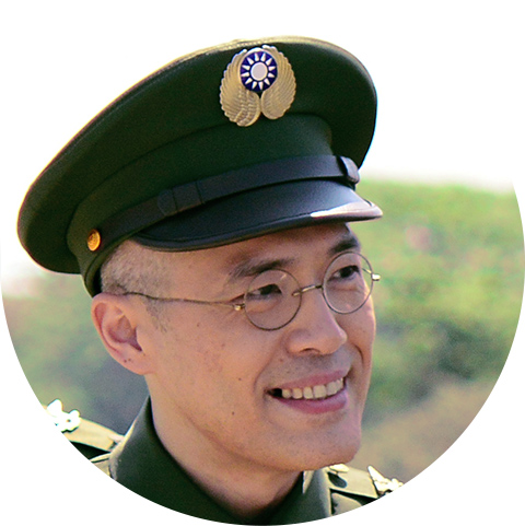 Air Force Command Headquarters Director Fan Ren-hsien (played by Fan Guang-yao)